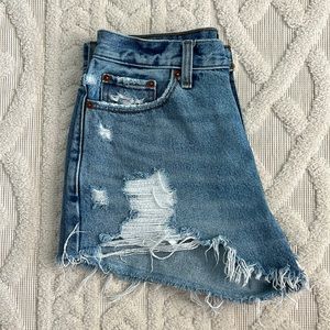 A&F Annie High Rise Short Size 27/4